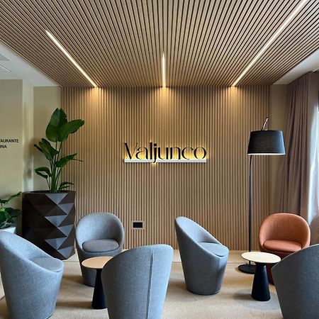 Hotel Valjunco บาเลนเซีย เด ดอนควน ภายนอก รูปภาพ