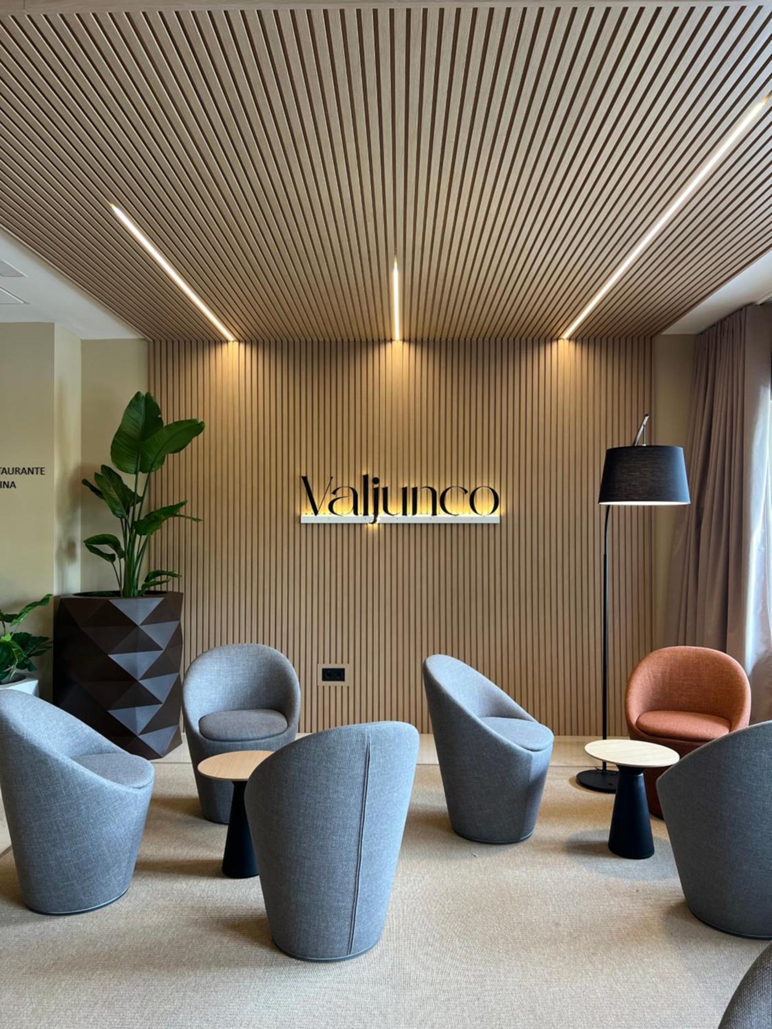 Hotel Valjunco บาเลนเซีย เด ดอนควน ภายนอก รูปภาพ
