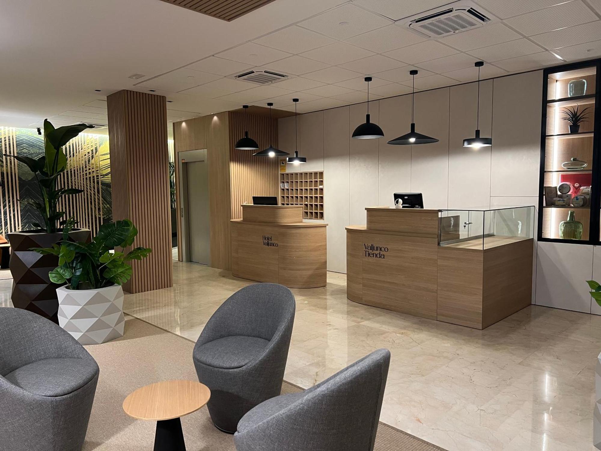 Hotel Valjunco บาเลนเซีย เด ดอนควน ภายนอก รูปภาพ