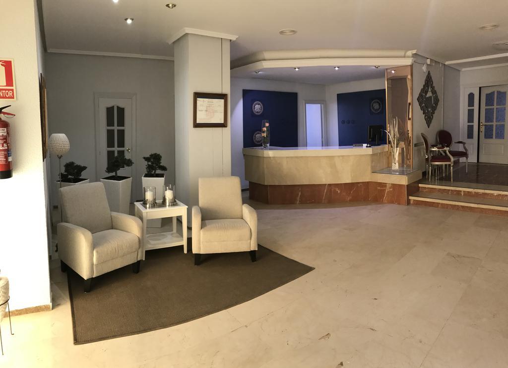 Hotel Valjunco บาเลนเซีย เด ดอนควน ภายนอก รูปภาพ