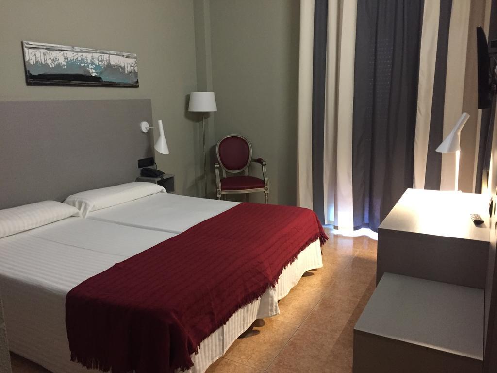 Hotel Valjunco บาเลนเซีย เด ดอนควน ภายนอก รูปภาพ