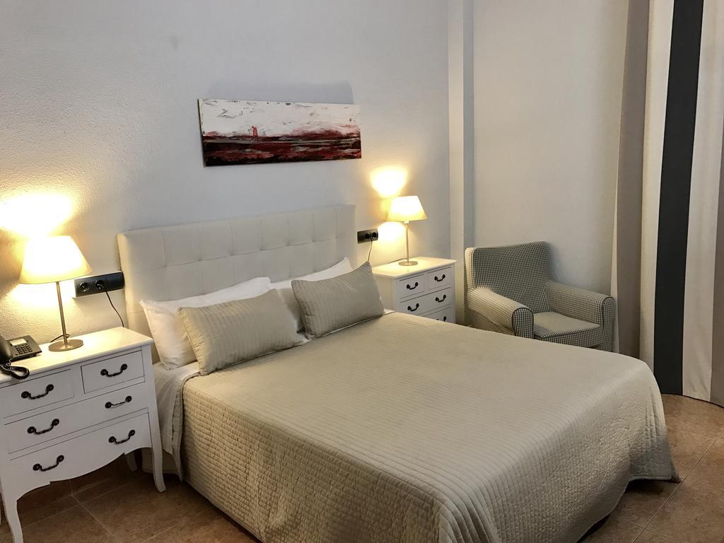 Hotel Valjunco บาเลนเซีย เด ดอนควน ภายนอก รูปภาพ