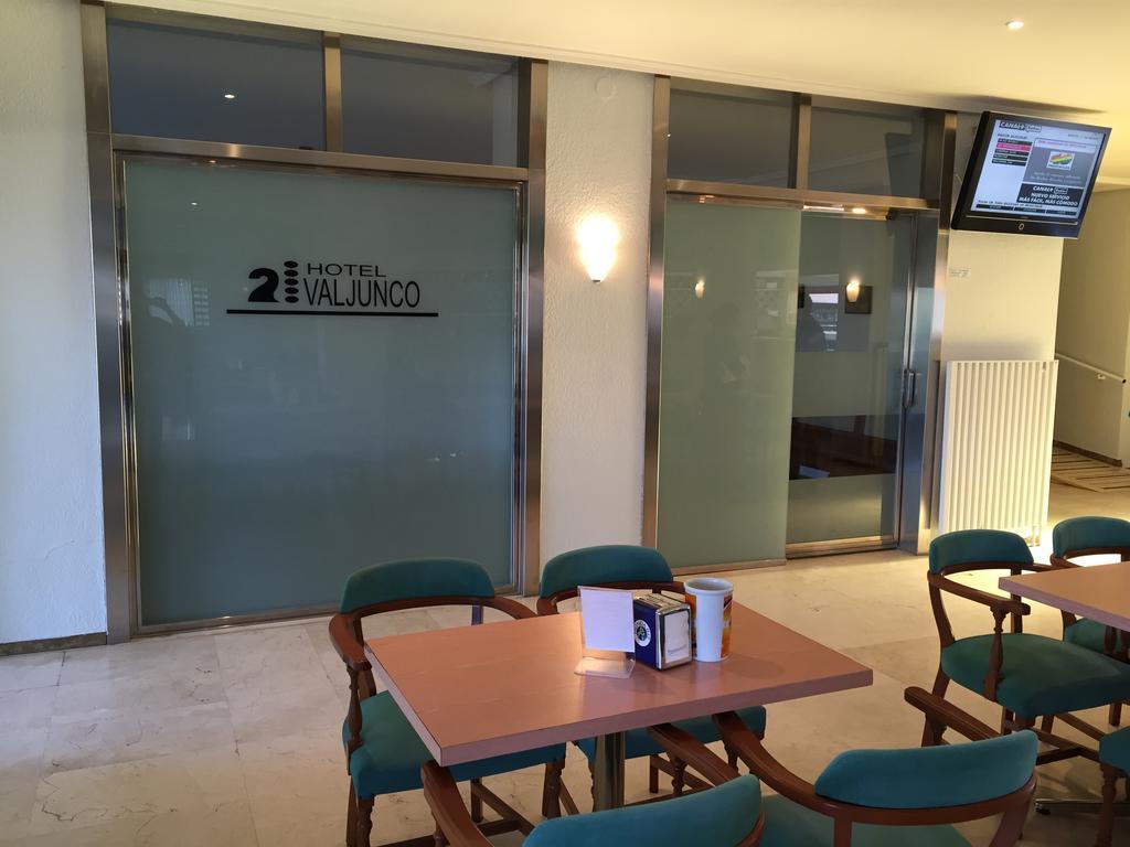 Hotel Valjunco บาเลนเซีย เด ดอนควน ภายนอก รูปภาพ