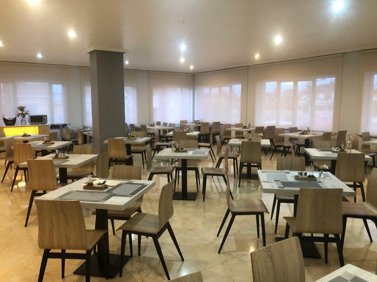 Hotel Valjunco บาเลนเซีย เด ดอนควน ภายนอก รูปภาพ