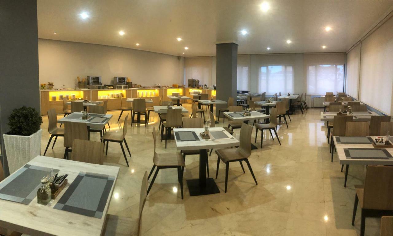 Hotel Valjunco บาเลนเซีย เด ดอนควน ภายนอก รูปภาพ